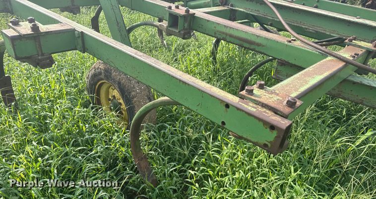 image for item ER2215 John Deere 1600 chisel