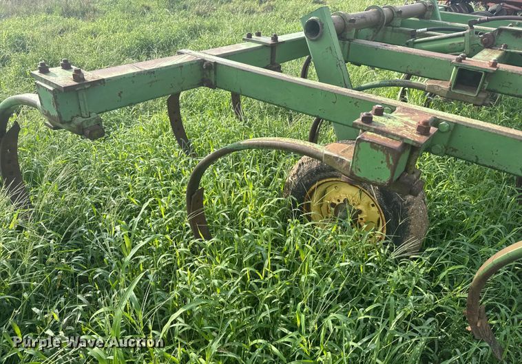 image for item ER2215 John Deere 1600 chisel