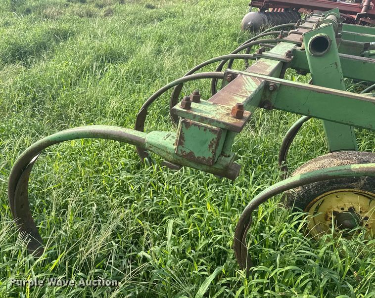 image for item ER2215 John Deere 1600 chisel