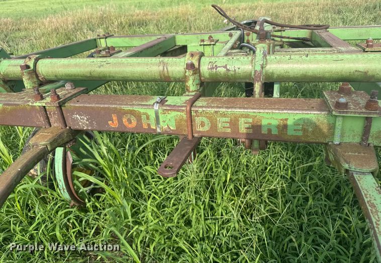 image for item ER2215 John Deere 1600 chisel