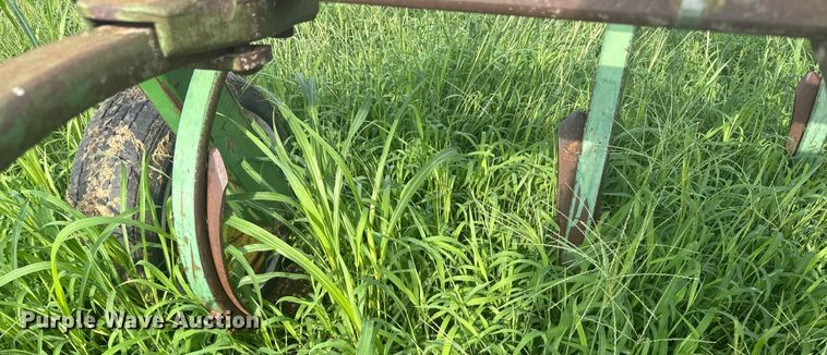 image for item ER2215 John Deere 1600 chisel