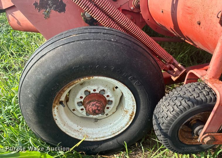 image for item ER2217 Hesston 1014 swather / windrower