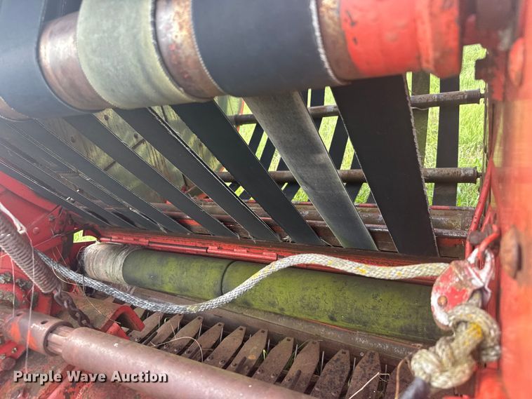 image for item ER2222 (2) Hesston 5800 round balers