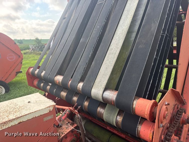 image for item ER2222 (2) Hesston 5800 round balers