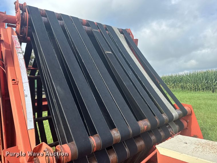 image for item ER2222 (2) Hesston 5800 round balers