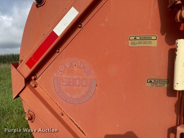 image for item ER2222 (2) Hesston 5800 round balers
