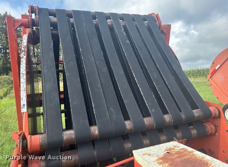 image for item ER2222 (2) Hesston 5800 round balers