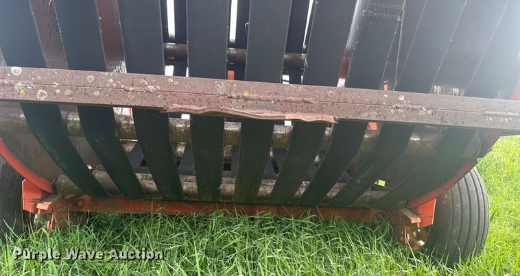 image for item ER2222 (2) Hesston 5800 round balers