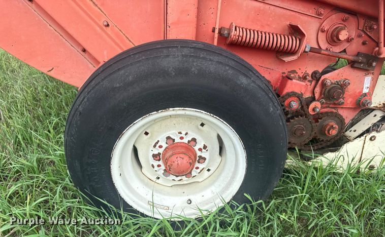 image for item ER2222 (2) Hesston 5800 round balers