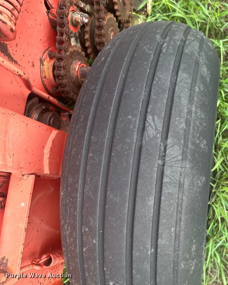 image for item ER2222 (2) Hesston 5800 round balers