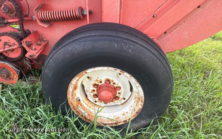 image for item ER2222 (2) Hesston 5800 round balers