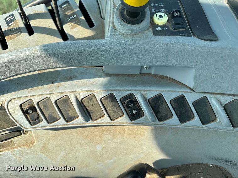 image for item ER2234 2009 New Holland T6020 tractor