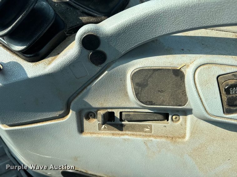 image for item ER2234 2009 New Holland T6020 tractor