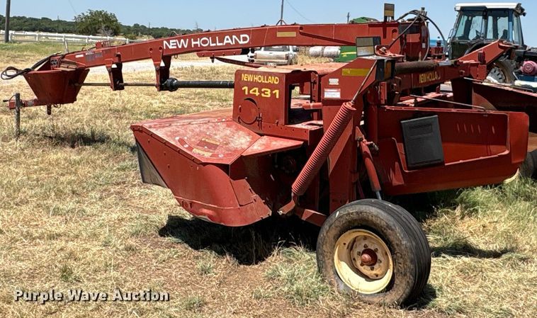 image for item EU0003 2004 New Holland 1431 swather swather / windrower