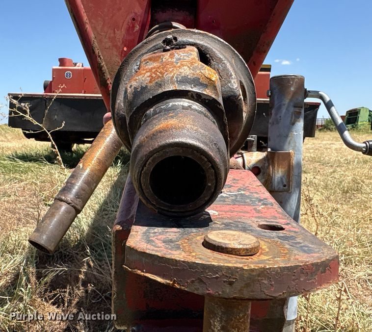 image for item EU0003 2004 New Holland 1431 swather swather / windrower