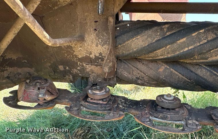 image for item EU0003 2004 New Holland 1431 swather swather / windrower