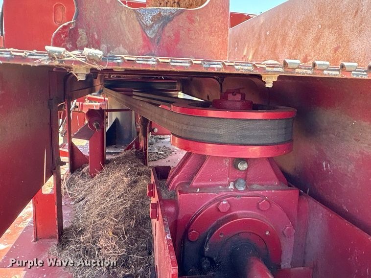 image for item EU0003 2004 New Holland 1431 swather swather / windrower