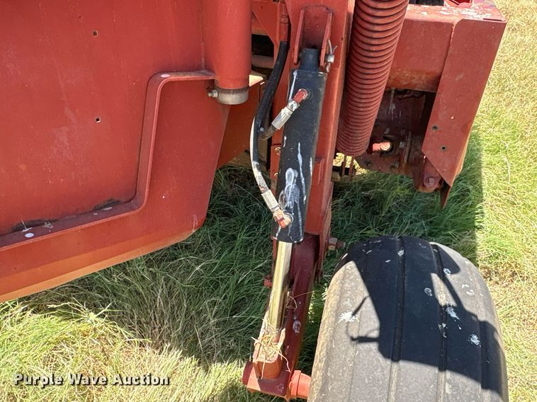 image for item EU0003 2004 New Holland 1431 swather swather / windrower