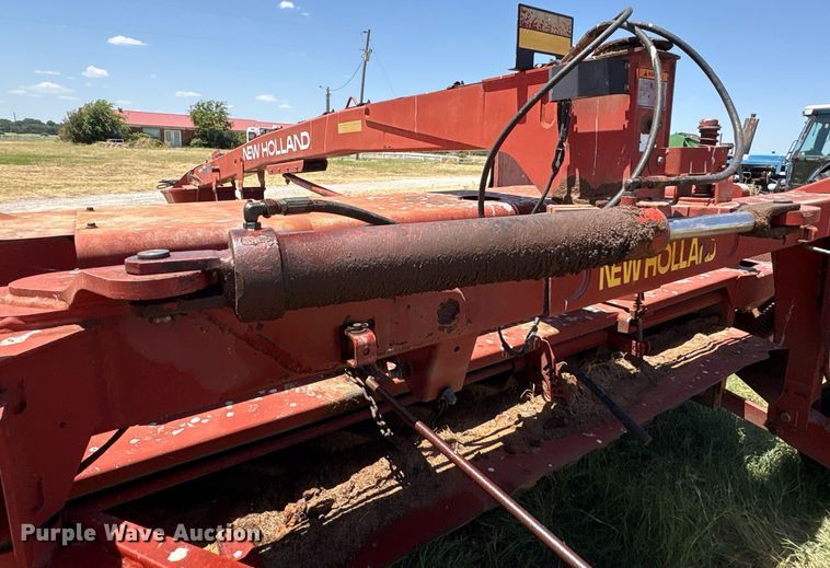 image for item EU0003 2004 New Holland 1431 swather swather / windrower