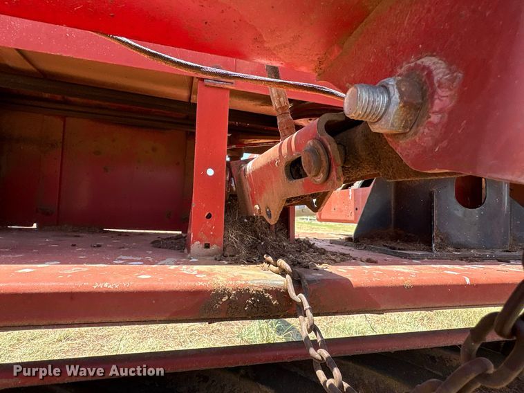 image for item EU0003 2004 New Holland 1431 swather swather / windrower