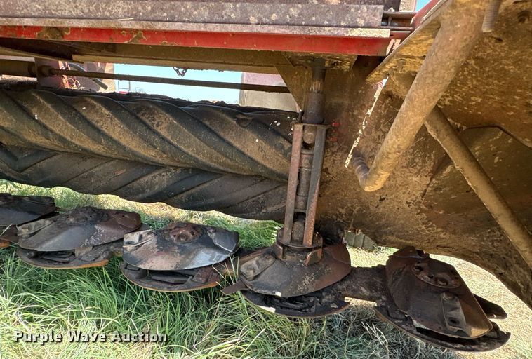 image for item EU0003 2004 New Holland 1431 swather swather / windrower