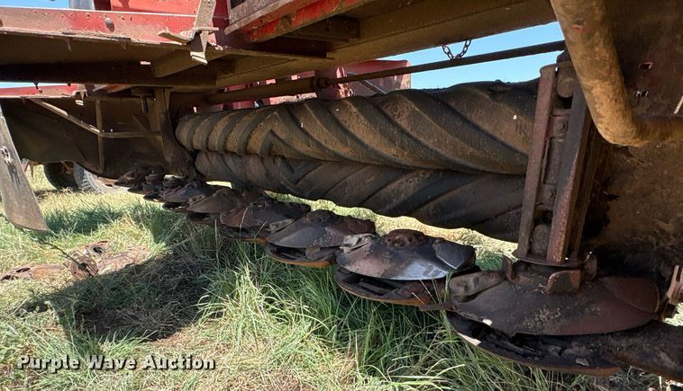 image for item EU0003 2004 New Holland 1431 swather swather / windrower