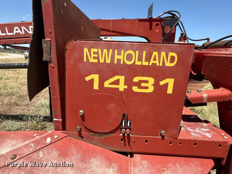 image for item EU0003 2004 New Holland 1431 swather swather / windrower