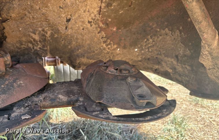 image for item EU0003 2004 New Holland 1431 swather swather / windrower