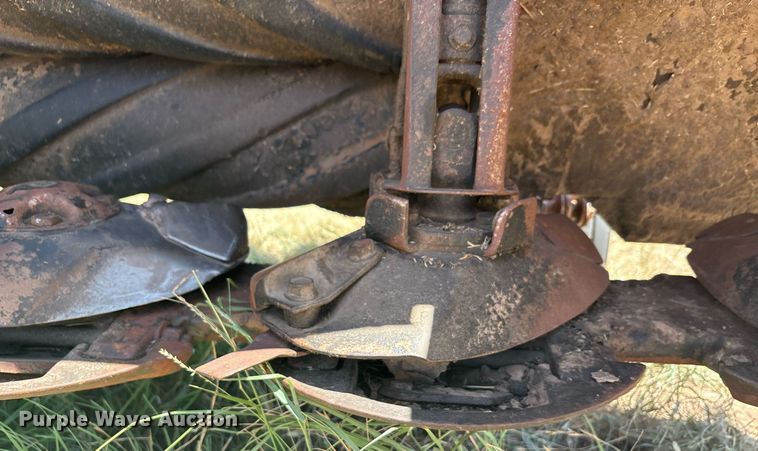 image for item EU0003 2004 New Holland 1431 swather swather / windrower