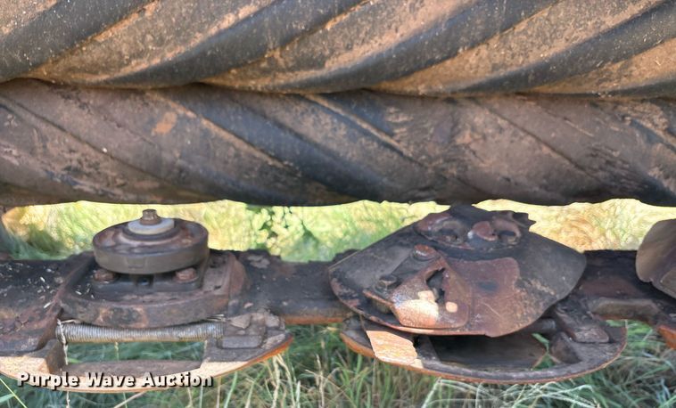 image for item EU0003 2004 New Holland 1431 swather swather / windrower