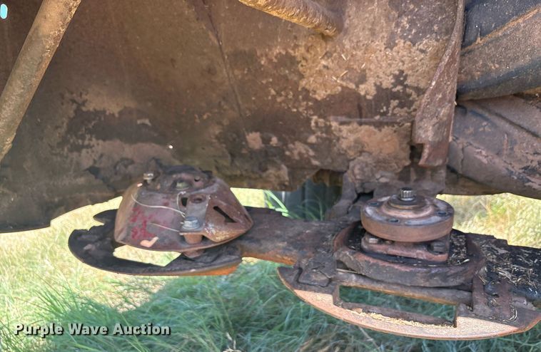 image for item EU0003 2004 New Holland 1431 swather swather / windrower