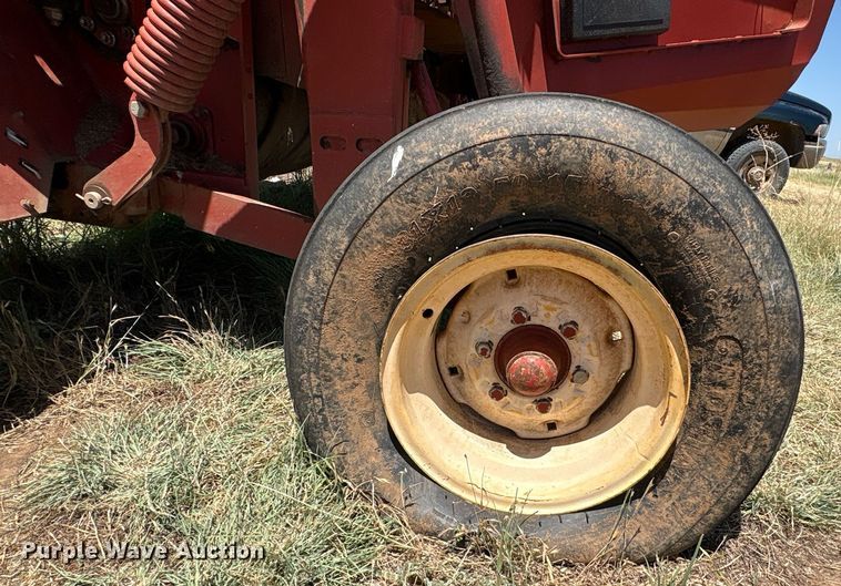 image for item EU0003 2004 New Holland 1431 swather swather / windrower