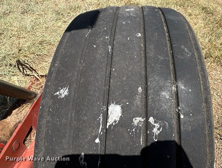 image for item EU0003 2004 New Holland 1431 swather swather / windrower