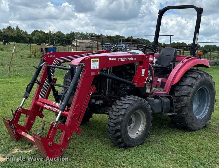 image for item HI9347 2015 Mahindra 2555 HST MFWD tractor