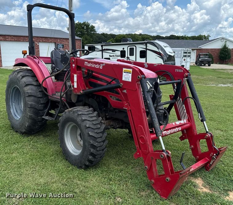 image for item HI9347 2015 Mahindra 2555 HST MFWD tractor