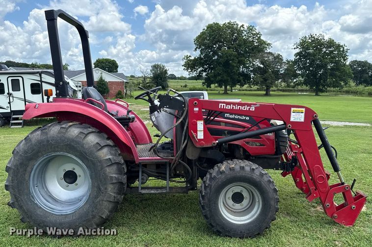image for item HI9347 2015 Mahindra 2555 HST MFWD tractor
