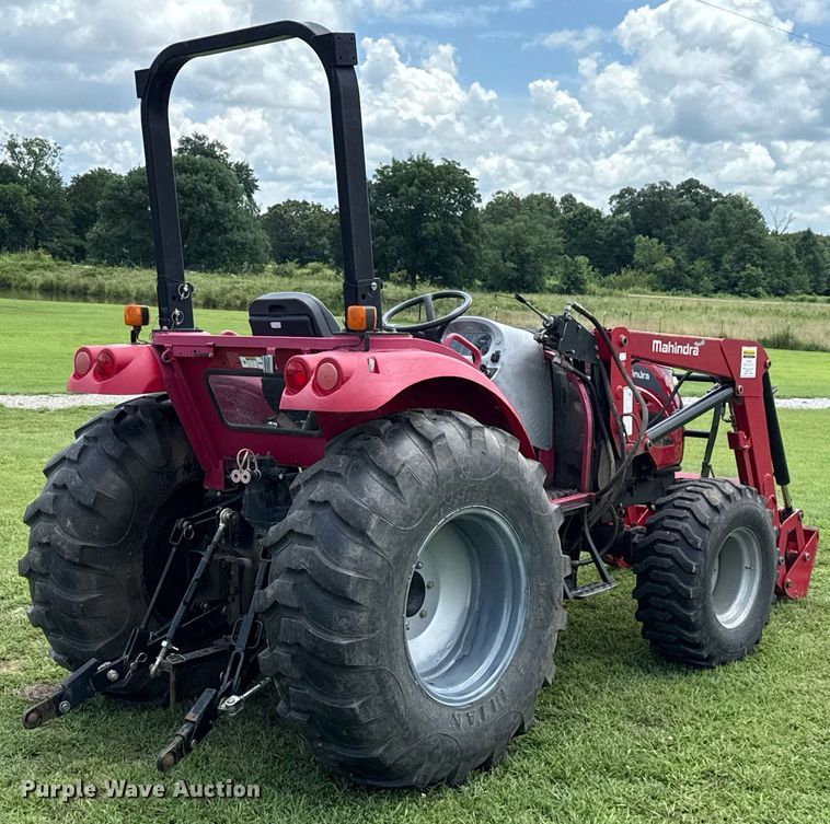 image for item HI9347 2015 Mahindra 2555 HST MFWD tractor