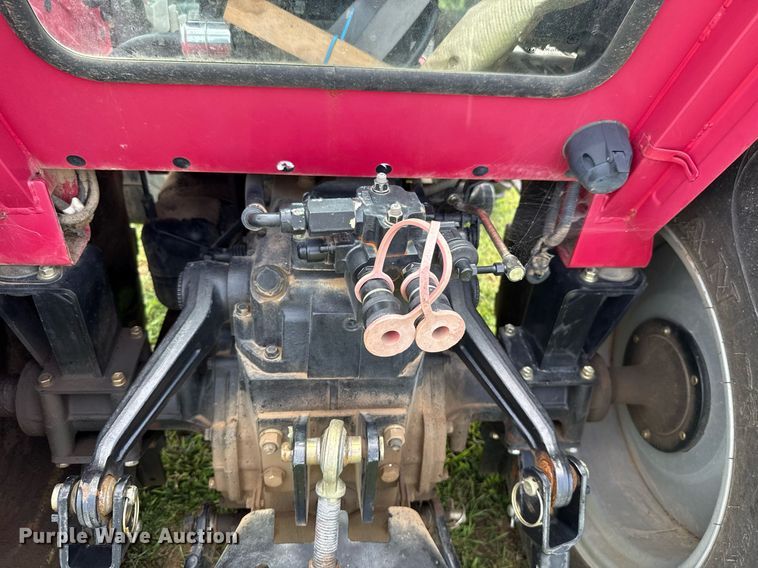 image for item HI9347 2015 Mahindra 2555 HST MFWD tractor