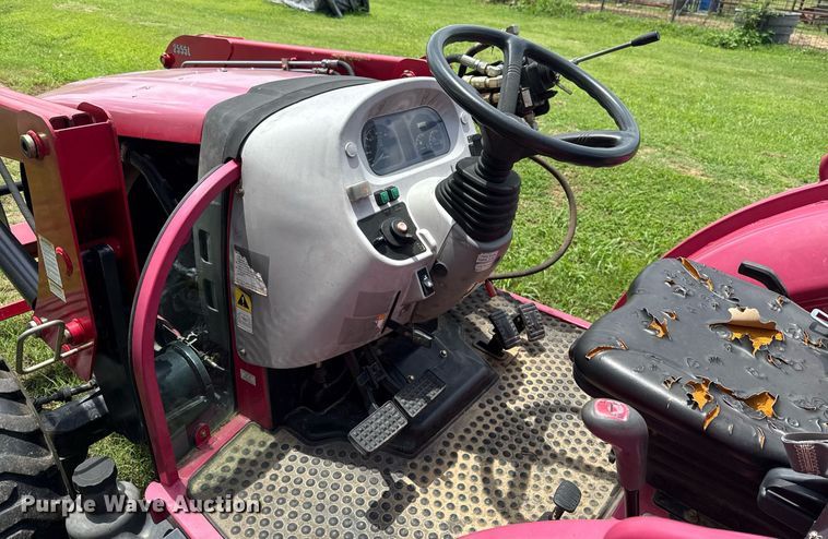 image for item HI9347 2015 Mahindra 2555 HST MFWD tractor