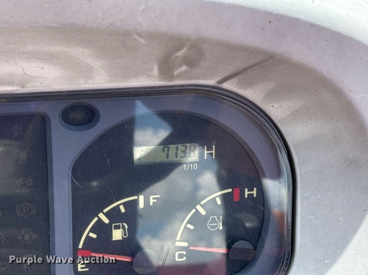 image for item HI9347 2015 Mahindra 2555 HST MFWD tractor