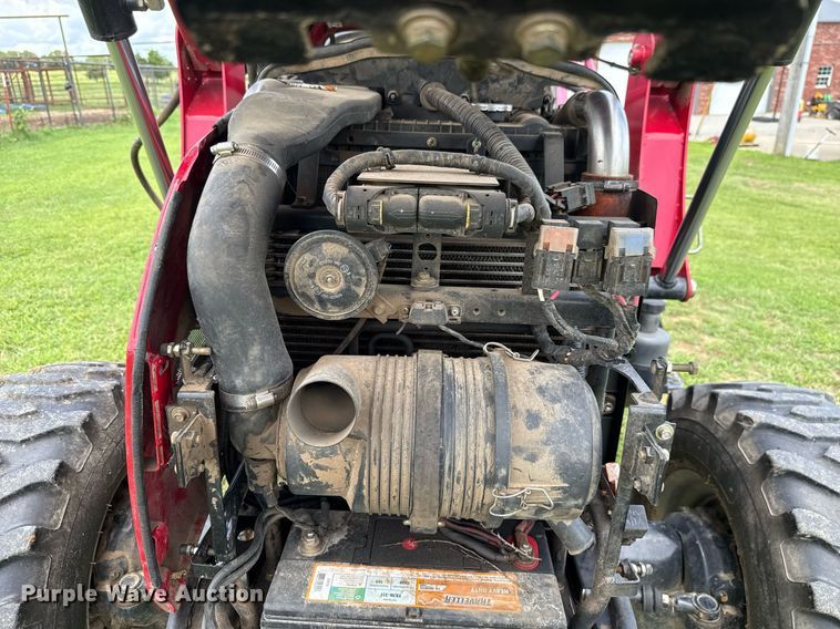 image for item HI9347 2015 Mahindra 2555 HST MFWD tractor