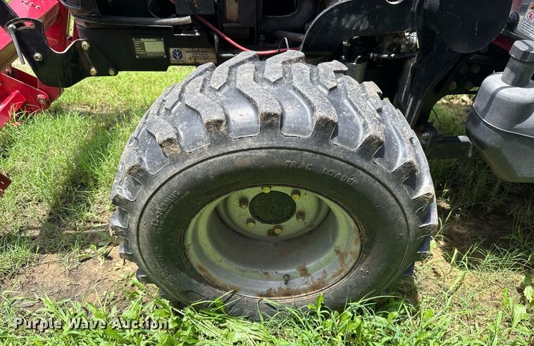 image for item HI9347 2015 Mahindra 2555 HST MFWD tractor