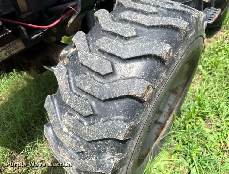 image for item HI9347 2015 Mahindra 2555 HST MFWD tractor