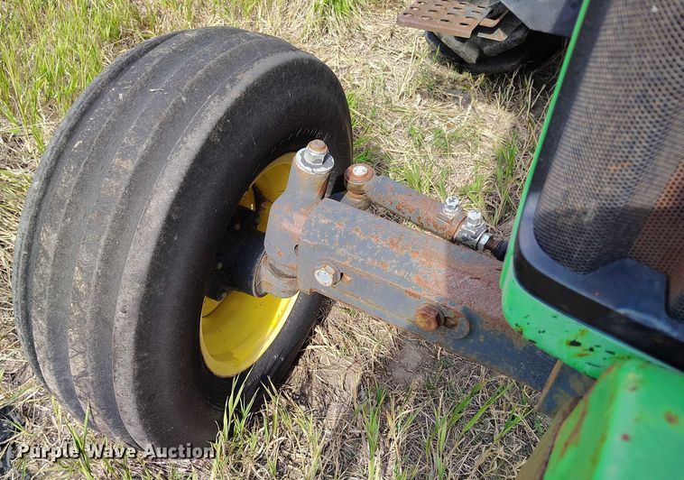 image for item IP9653 2001 John Deere 5310 tractor