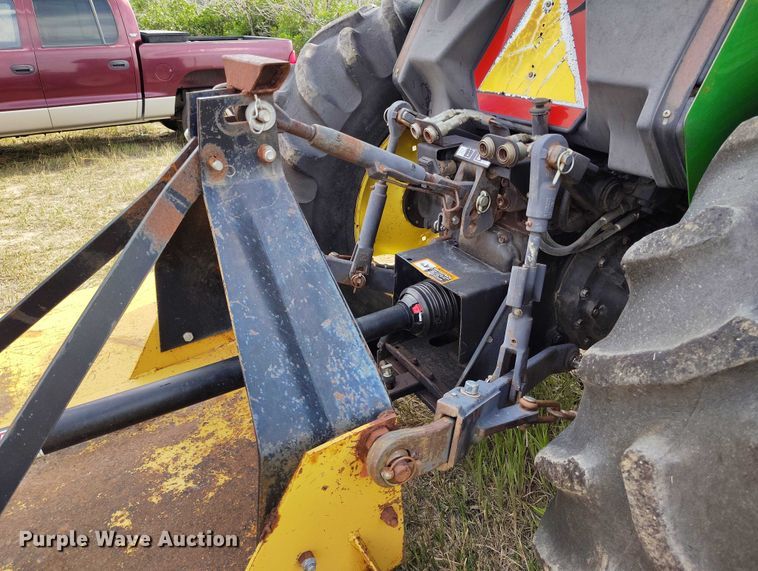 image for item IP9653 2001 John Deere 5310 tractor