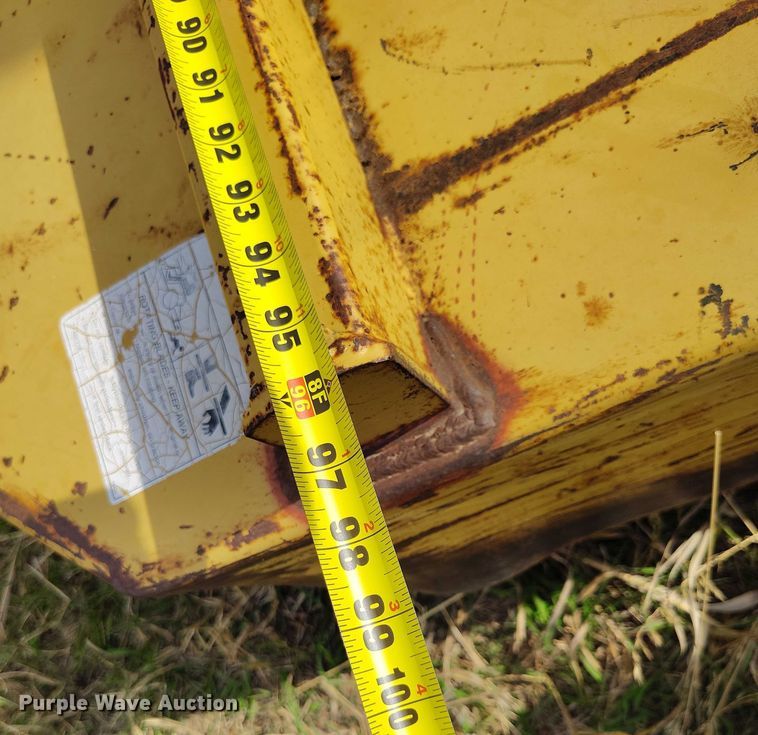 image for item IP9653 2001 John Deere 5310 tractor