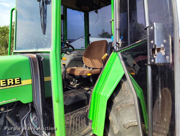 image for item IP9653 2001 John Deere 5310 tractor