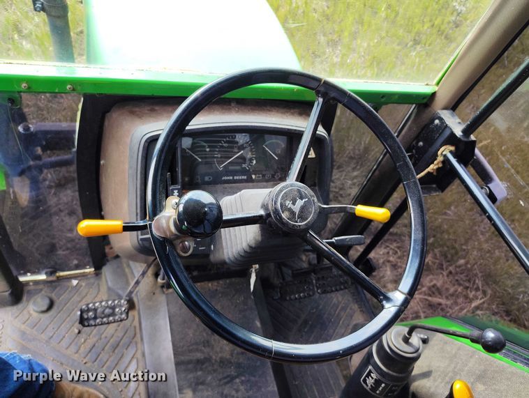 image for item IP9653 2001 John Deere 5310 tractor