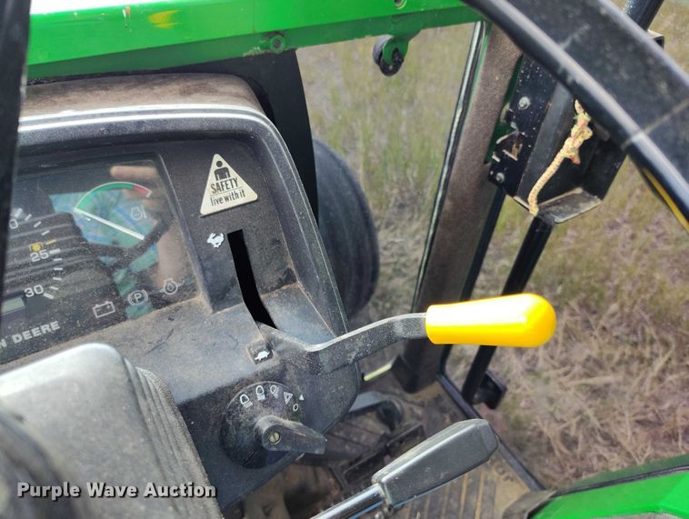 image for item IP9653 2001 John Deere 5310 tractor