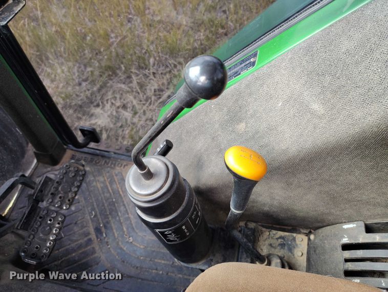 image for item IP9653 2001 John Deere 5310 tractor